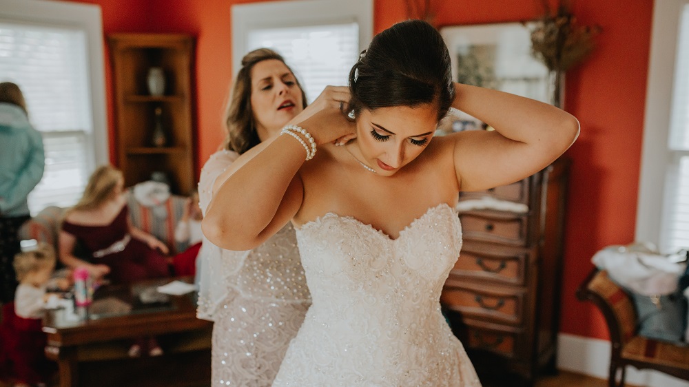 bonnieturnerphoto Bridal Party Ready Room at Mountain Run Winery