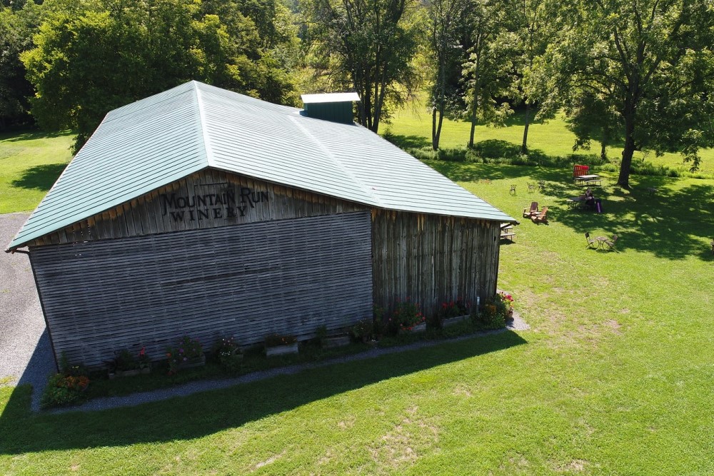 Wedding Look Book at Mountain Run Winery: Couple on porch swing