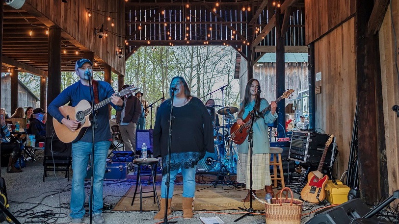 Band singing under barn lights at Mountain Run Winery