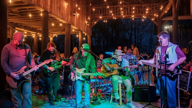 Band singing under barn lights at Mountain Run Winery