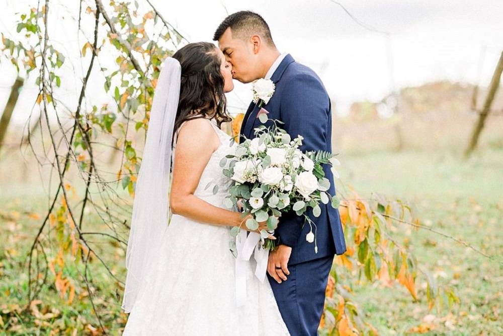 Wedding Look Book at Mountain Run Winery: Couple kissing under tree